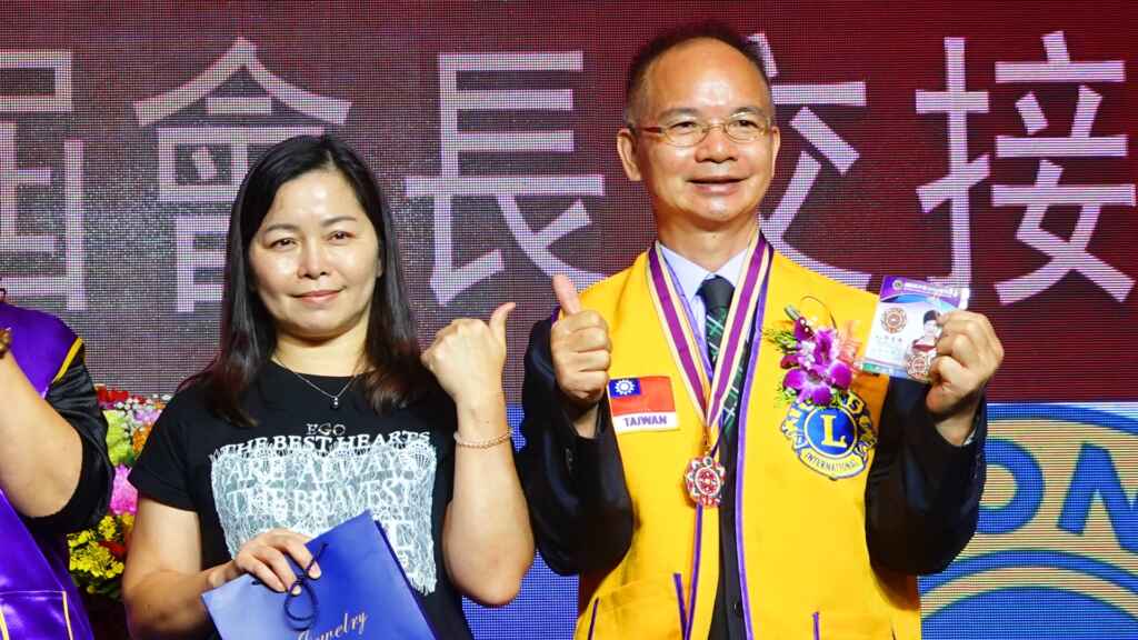▲寶藏獅子會新任會長謝忠儒特別感謝總監、副總監、各分會長與獅友們的支持與鼓勵，讓他有信心能夠承擔這個重責大任。同時，他也感謝家人們，尤其是老婆春綢支持，讓他能夠有機會服務大家。（記者林明佑攝）