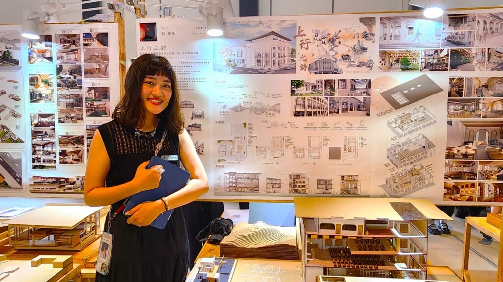 朝陽科大建築系學生粘維妮分享室內設計組畢業作品。(圖/陳惠玲攝影)