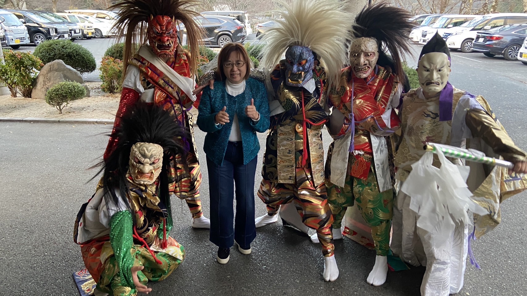 圖說:日本國寶「豐前神樂」將於七月二十日首次來台演出,日本台商總會總會長錢妙玲(左三)與神樂團合影。