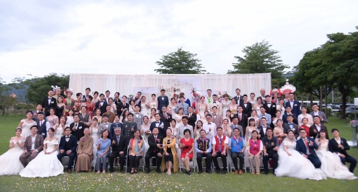 113花蓮縣春季集團結婚 開啟幸福之鑰飛揚未來 徐榛蔚為新人獻上祝福