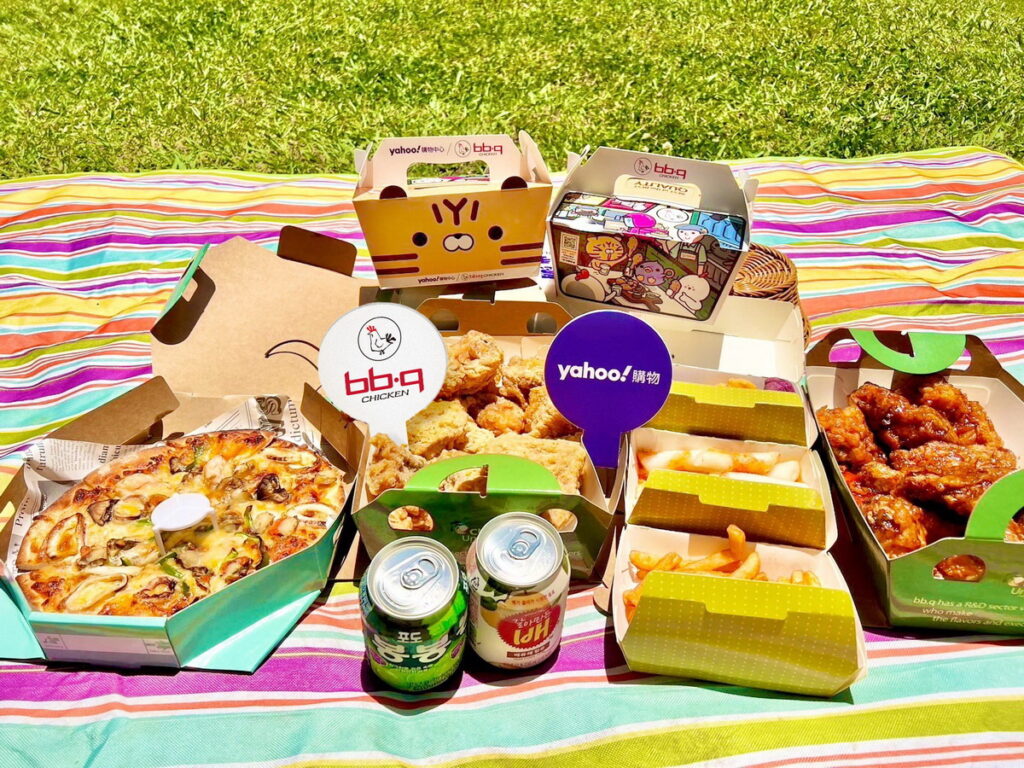 Yahoo奇摩購物中心獨家攜手超人氣韓式炸雞品牌bb.q CHICKEN推出「618限定快閃炸雞店」,消費不限金額抽一年份去骨炸雞免費吃,5月29日起Yahoo奇摩購物中心LINE官方帳號2萬份炸物兌換券大放送!