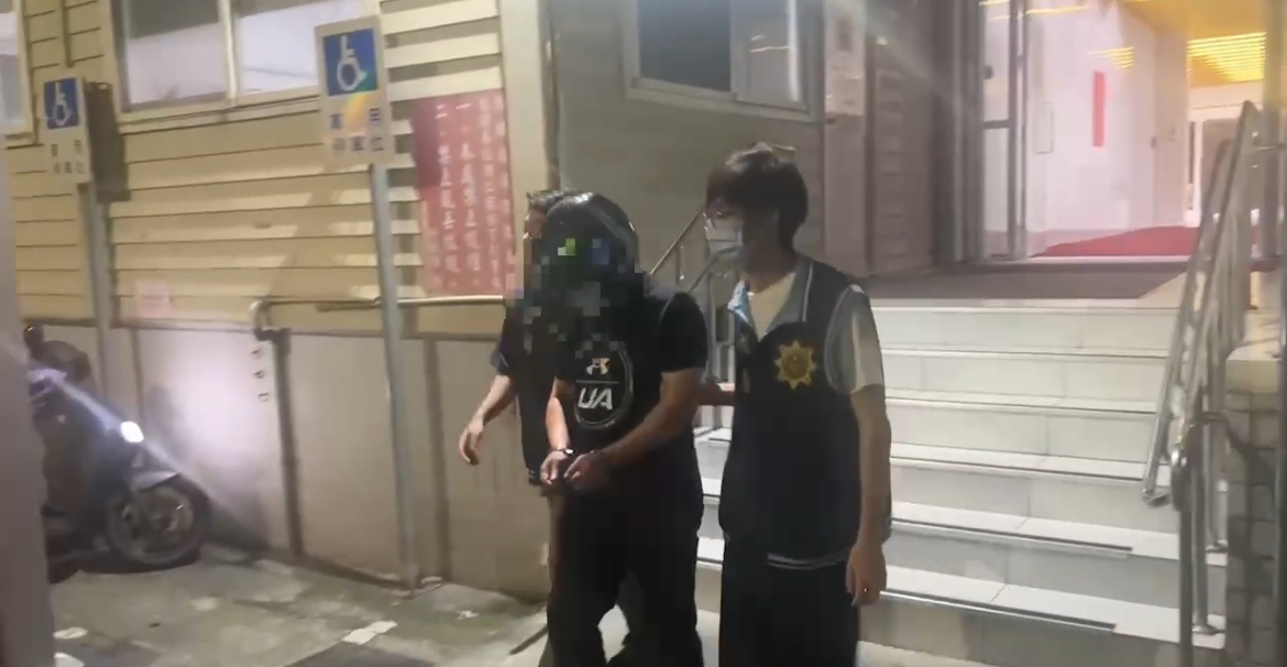 警方將鍾男移送法辦。(記者徐煜勝翻攝)