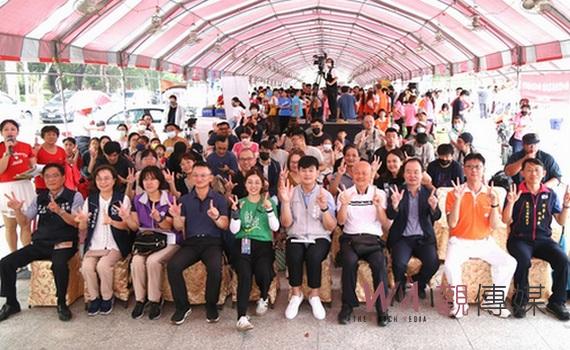 創世基金會嘉義市辦公益園遊會 小萌警出動響應做宣導