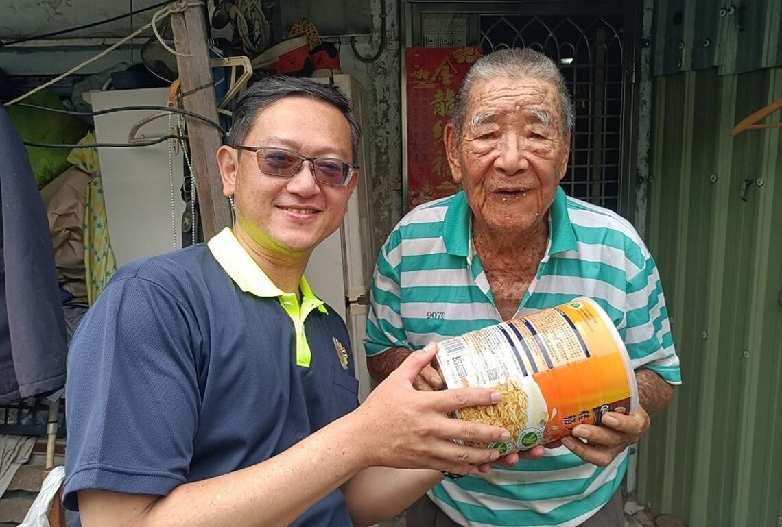 關懷年長榮民(眷) 高市榮服處致贈養生食品
