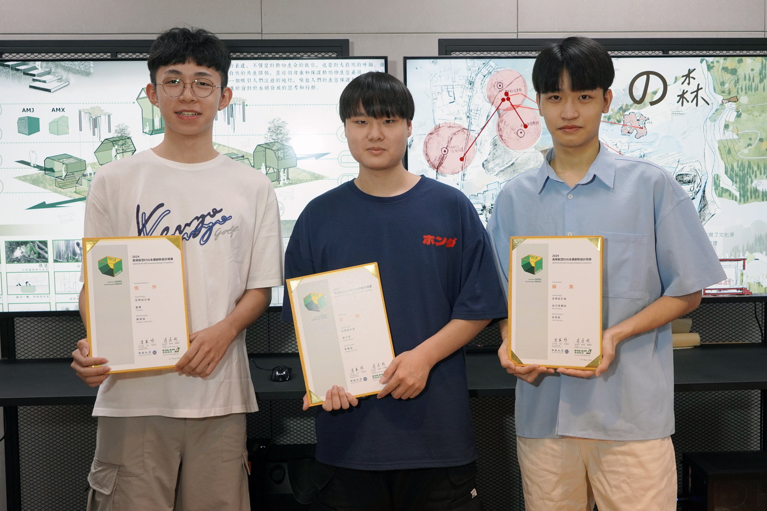 ▲大葉大學空設系在長榮航空ESG永續創新設計競賽囊括三個獎項。（記者張溎壕攝）