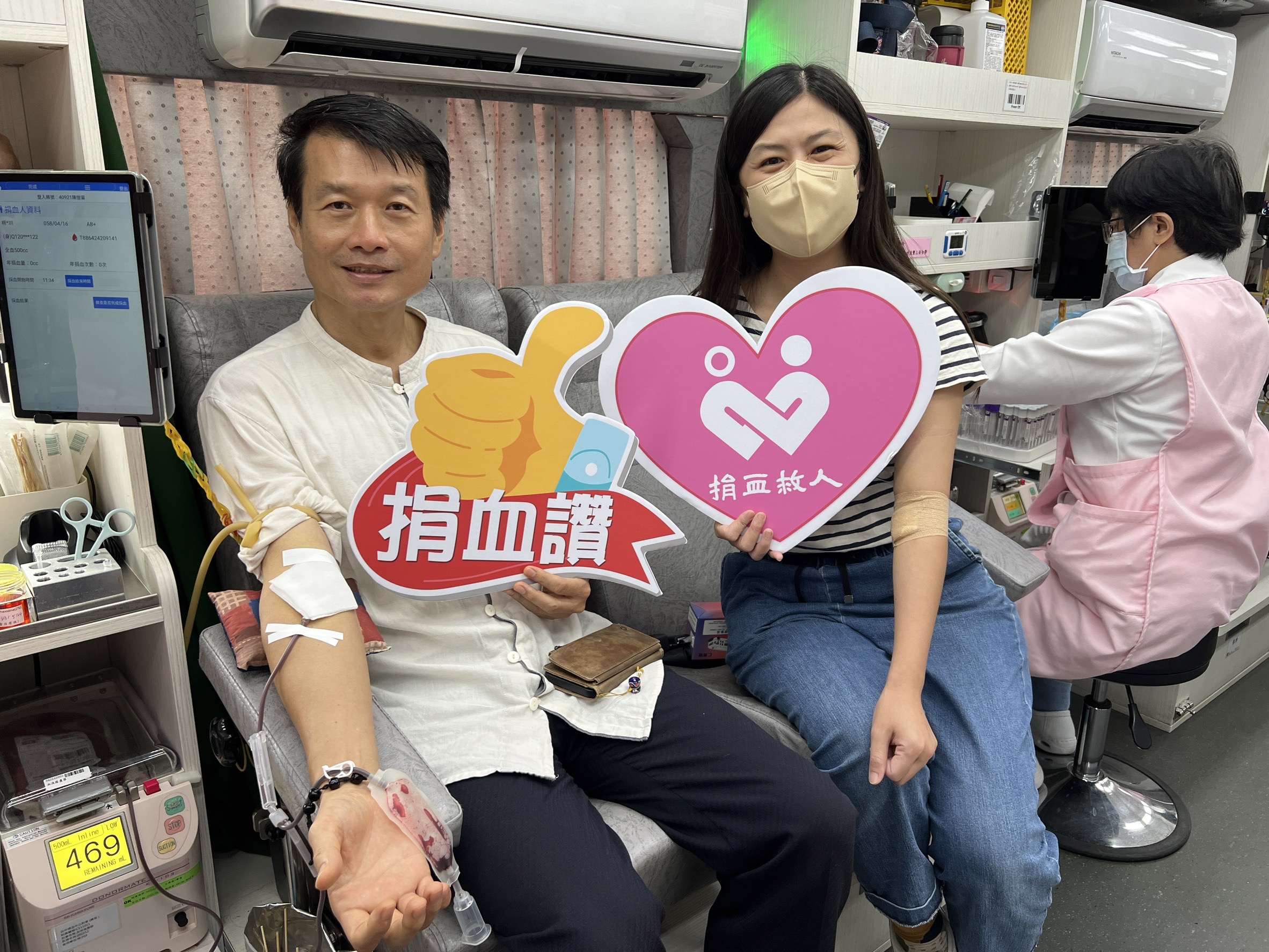 ▲北斗家商舉辦捐血活動，不少教職員生一聽到有捐血車到校，就迫不及待先去抽號碼牌，踴躍捐出「鮮」血。（記者張溎壕攝）