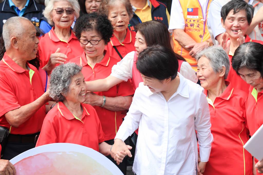 ▲台中市長盧秀燕推動敬老福利政策,中市社區關懷據點第500處達標。(台中市政府研考會提供)