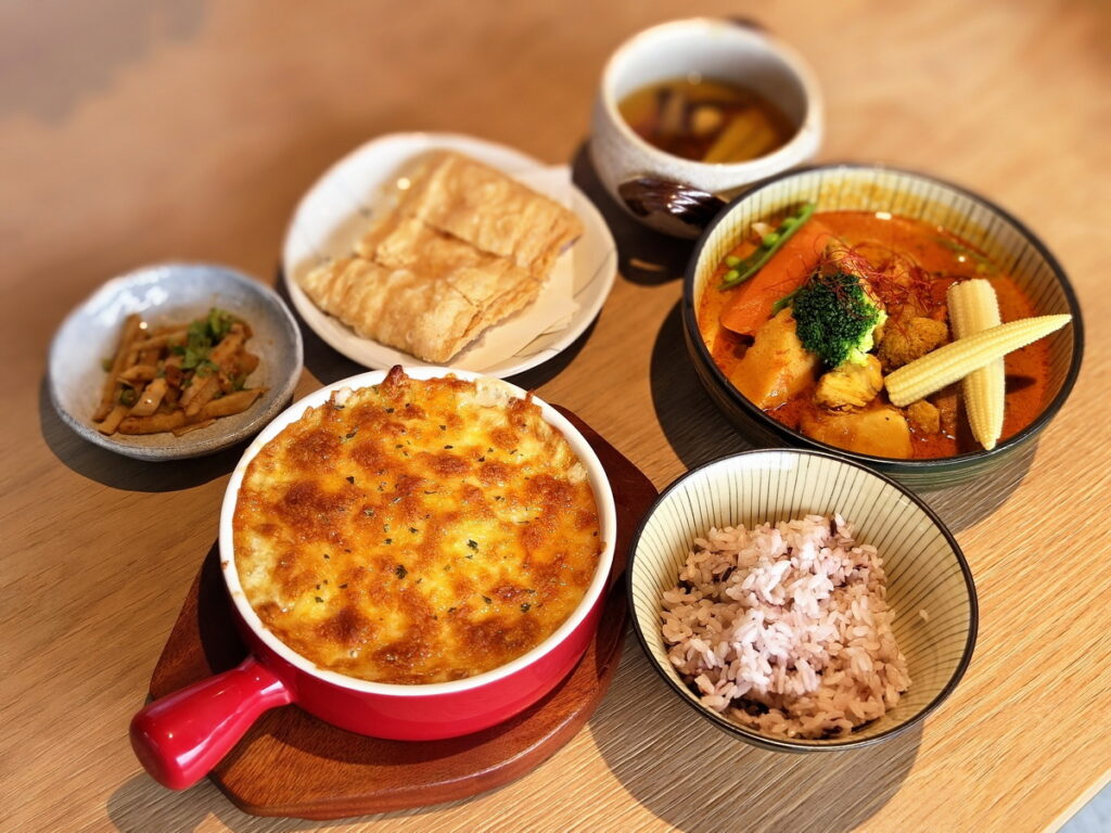 綠竹筍特色料理-竹筍焗烤飯、南洋辣咖哩