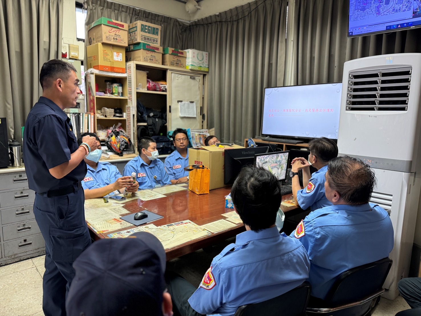 北投分局永明派出所受臺北榮民總醫院邀請,向駐衛警進行醫療暴力及詐騙防制宣導。(記者薛秀蓮翻攝)