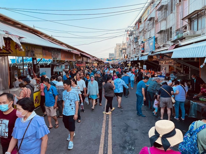 環境部將推動市場與夜市減塑,不過並不包括直接與食物接觸的包裝袋。圖為高雄市茄萣區興達港觀光魚市場。圖/中央社.jpg