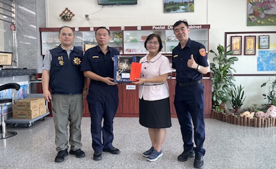 詐騙陷阱多 朴警長吳俊德率同仁前往金融機構感謝