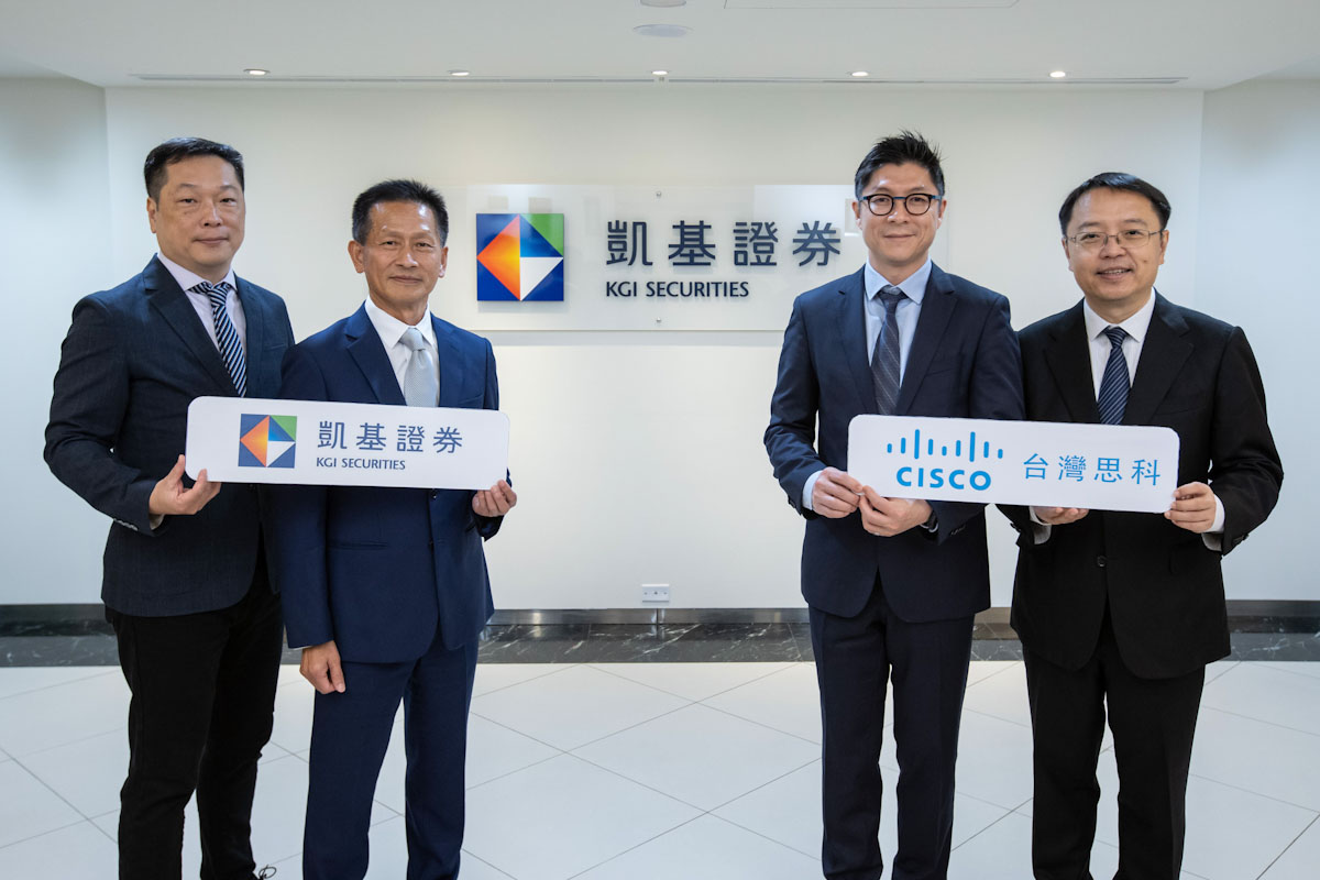 (從左到右)碩沛科技總經理孫善偉、凱基證券亞太區資訊長黃榮林、思科台灣總經理林岳田以及思科大中華區資深副總裁兼首席技術長侯勝利對於攜手打造準確、穩定且安全的智慧金融系統,充滿信心。