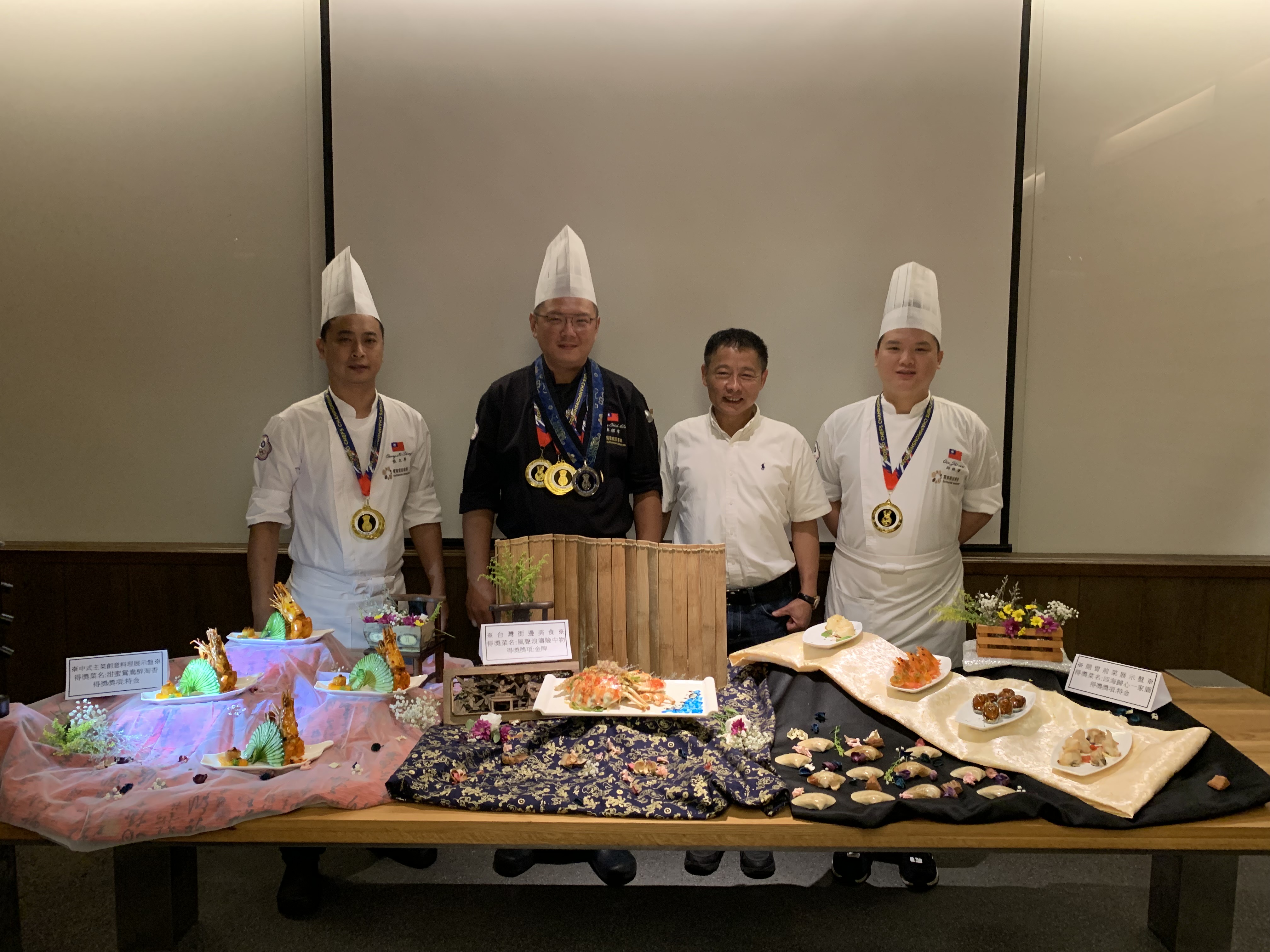 ▲饗賓集團副主廚鄭傑瑋、廚務主任張立昇以及廚務專員邱致瑋等三位同仁(圖: 記者 陳宜汶 翻攝)