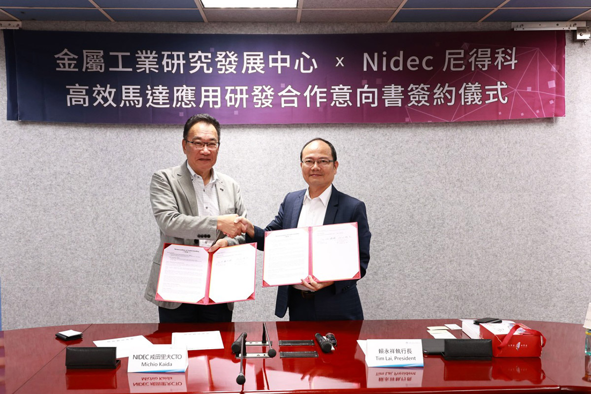 ▲金屬中心與日本NIDEC簽署MOU進行SynRATM馬達開發計畫(左為日本NIDEC戒田理夫CTO、右為金屬中心賴永祥執行長)。(圖/金屬中心提供)