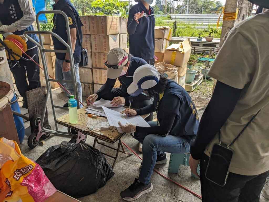 ▲畜禽水產養殖業者於購買及使用動物用藥品時，需認明包裝或標籤上註明「動物藥入字」或「動物藥製字」之字樣。（防檢署提供）