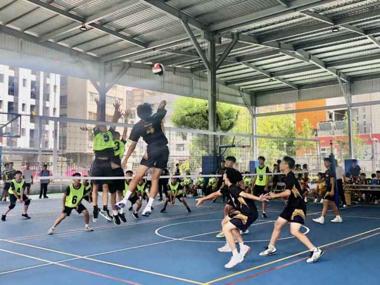 ▲國中普及化運動班際排球賽競爭激烈。（台中市教育局提供）