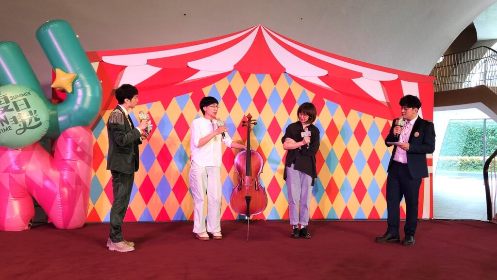 頑劇場《HEY! YOU—阿羅與他的大提琴》導演黃凱臨、主創暨演員羅翡翠分享作品內容。(圖/陳惠玲攝影)