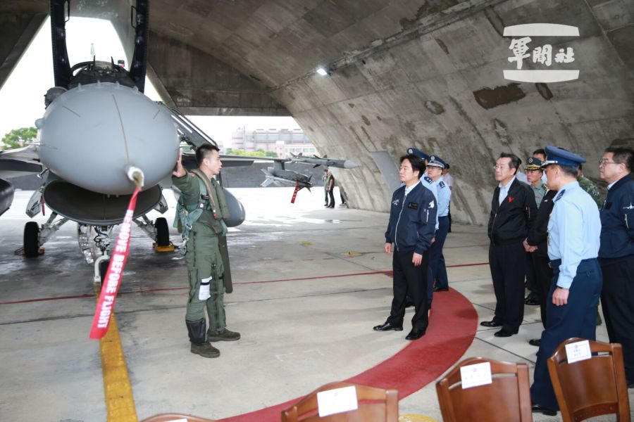 中共軍演頻繁 賴清德赴花蓮視導國軍「以陸制海」關鍵戰力 228 中共軍演頻繁 賴清德赴花蓮視導國軍「以陸制海」關鍵戰力 227