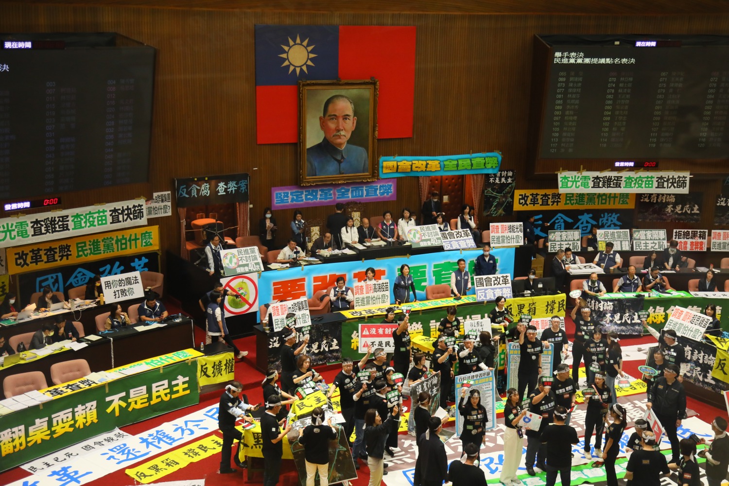 立法院院會審查《立法院職權行使法》修正草案,民進黨持續進行議事杯葛。(記者包克明 攝)