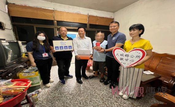 溫馨端午 台塑企業關懷列車駛進大城鄉關懷95戶弱勢
