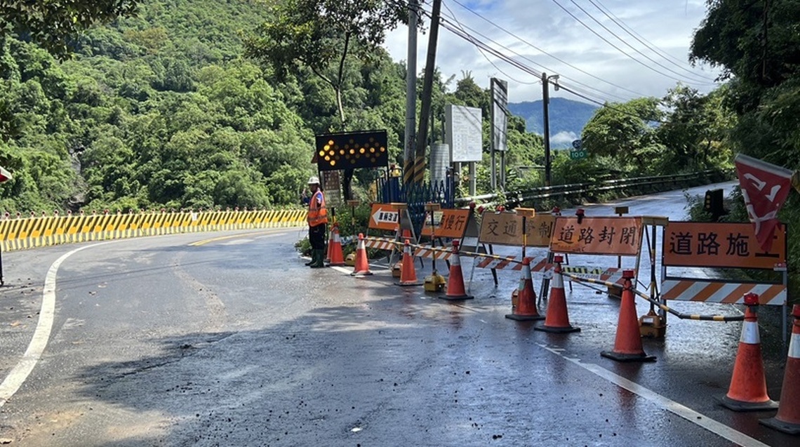 南橫公路梅蘭明隧道主線封閉 改回施工河床臨時通行便道通行