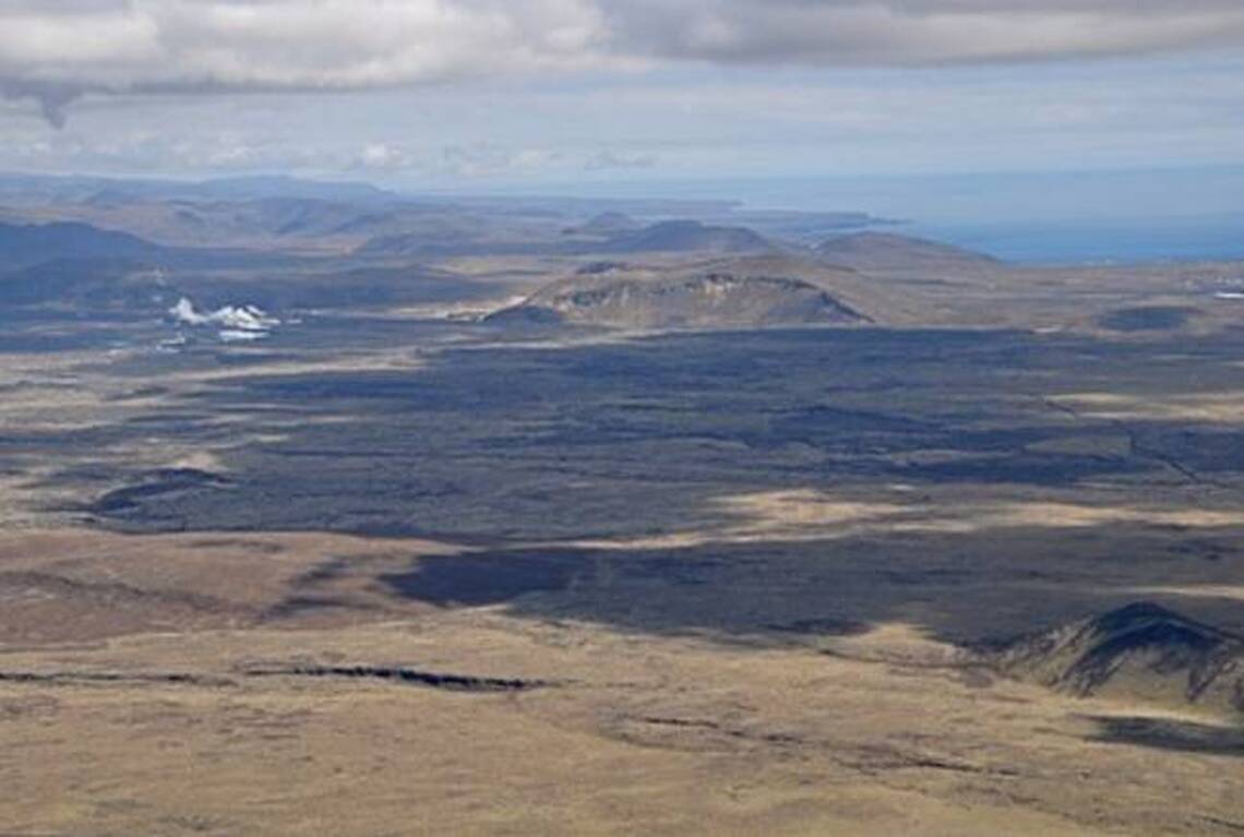 冰島雷克雅內斯半島火山噴發 當地進入緊急狀態