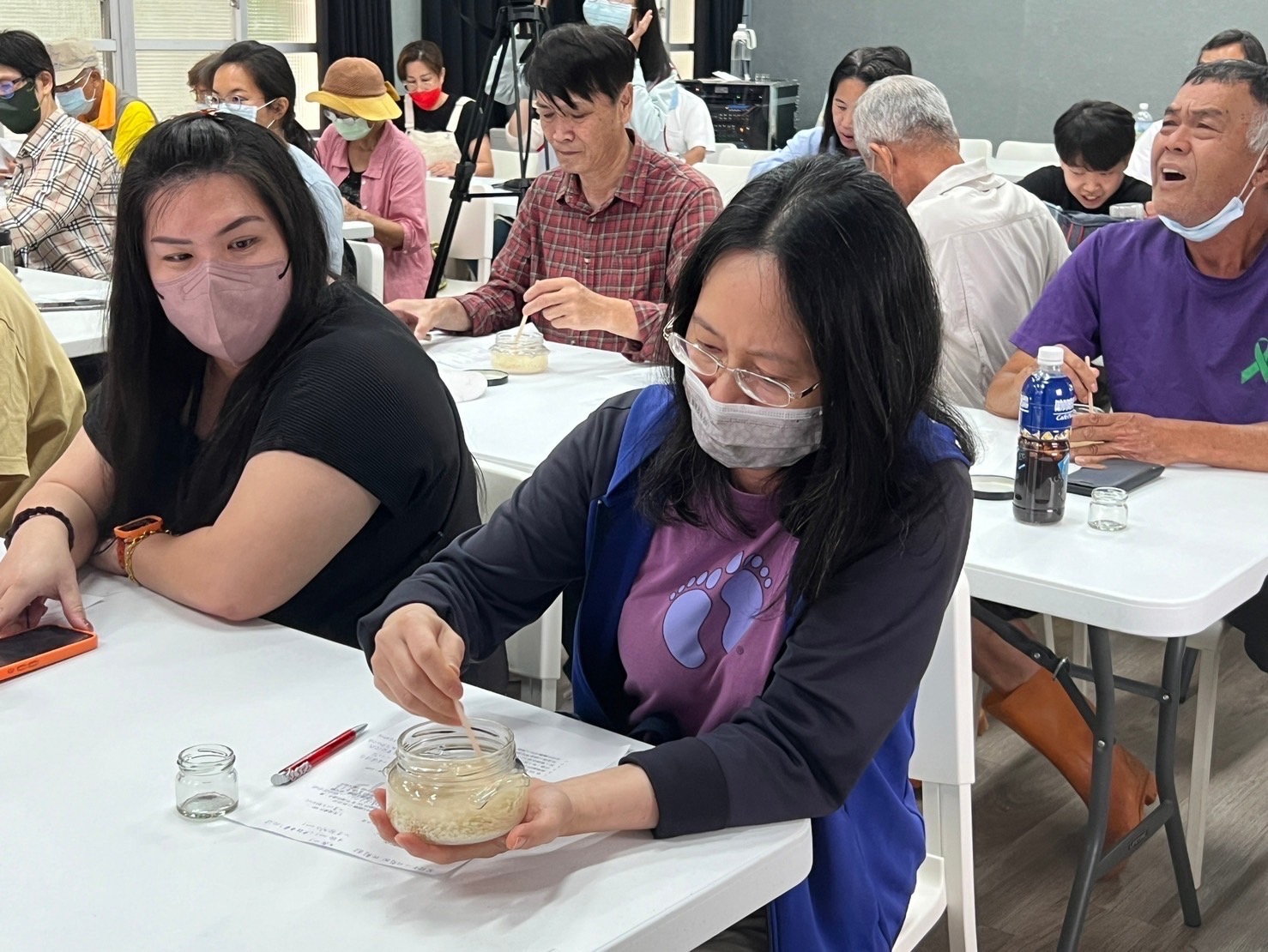 花蓮縣政府五月份有機月旦講堂方敏玲老師以實作進行教學,教授學員製作鹽麴和甘酒。