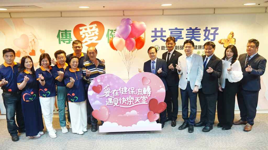 ▲快樂天堂基金會5年500萬元 挹注健保愛心專戶,與健保署共同攜手愛心互聯網絡。(記者林明佑攝)