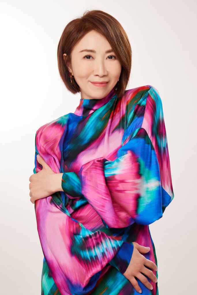 ▲李翊君揭密行走秀場江湖「不敗法則」! 唱歌廳秀先供菸跟樂手老師「拜碼頭」套好交情。(高雄流行音樂中心提供)