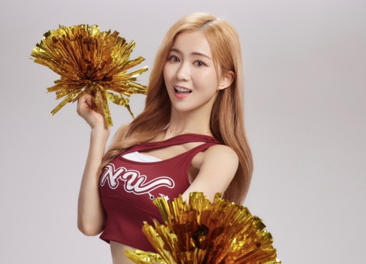 ▲啦啦隊女神秀秀子、曼容，化身日本遊戲主角，為超人氣手遊拍攝形象宣傳片。（宇峻奧汀提供）