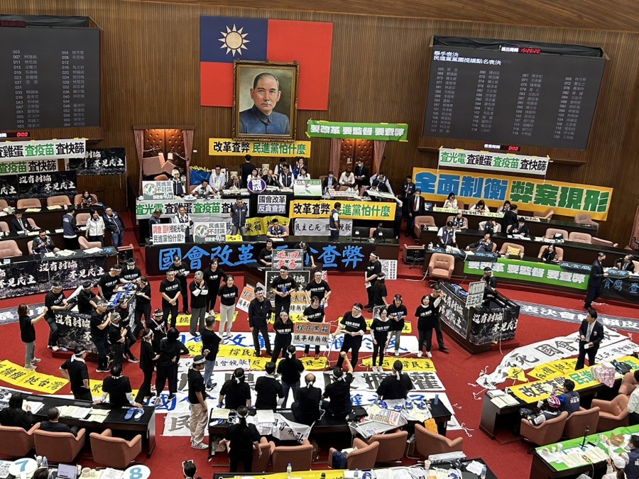 國會擴權法通過 媒體人憂立委轉手將台積電機密給中國 250 國會擴權法通過 媒體人憂立委轉手將台積電機密給中國 249