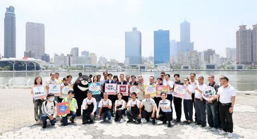 高雄夏祭新鮮市熱鬧開張 陳其邁力邀大家來品嘗時令水果