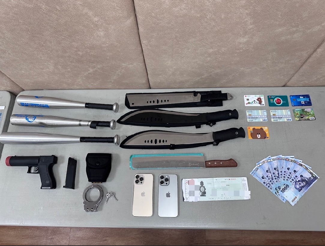 警方查扣相關證物。(記者徐煜勝翻攝)