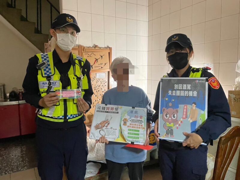 李員熱心公益關懷轄內民眾相片