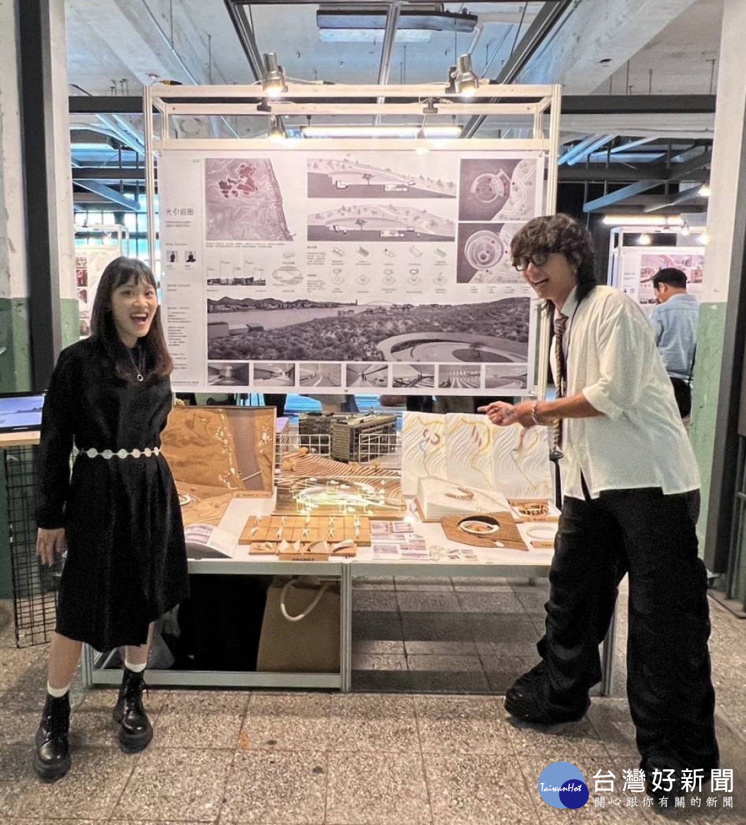 中原室設四陳與耕(右)與彭子庭合作,為公墓解決土地利用及空間過於飽和的問題。<br /><br /> <br /><br />