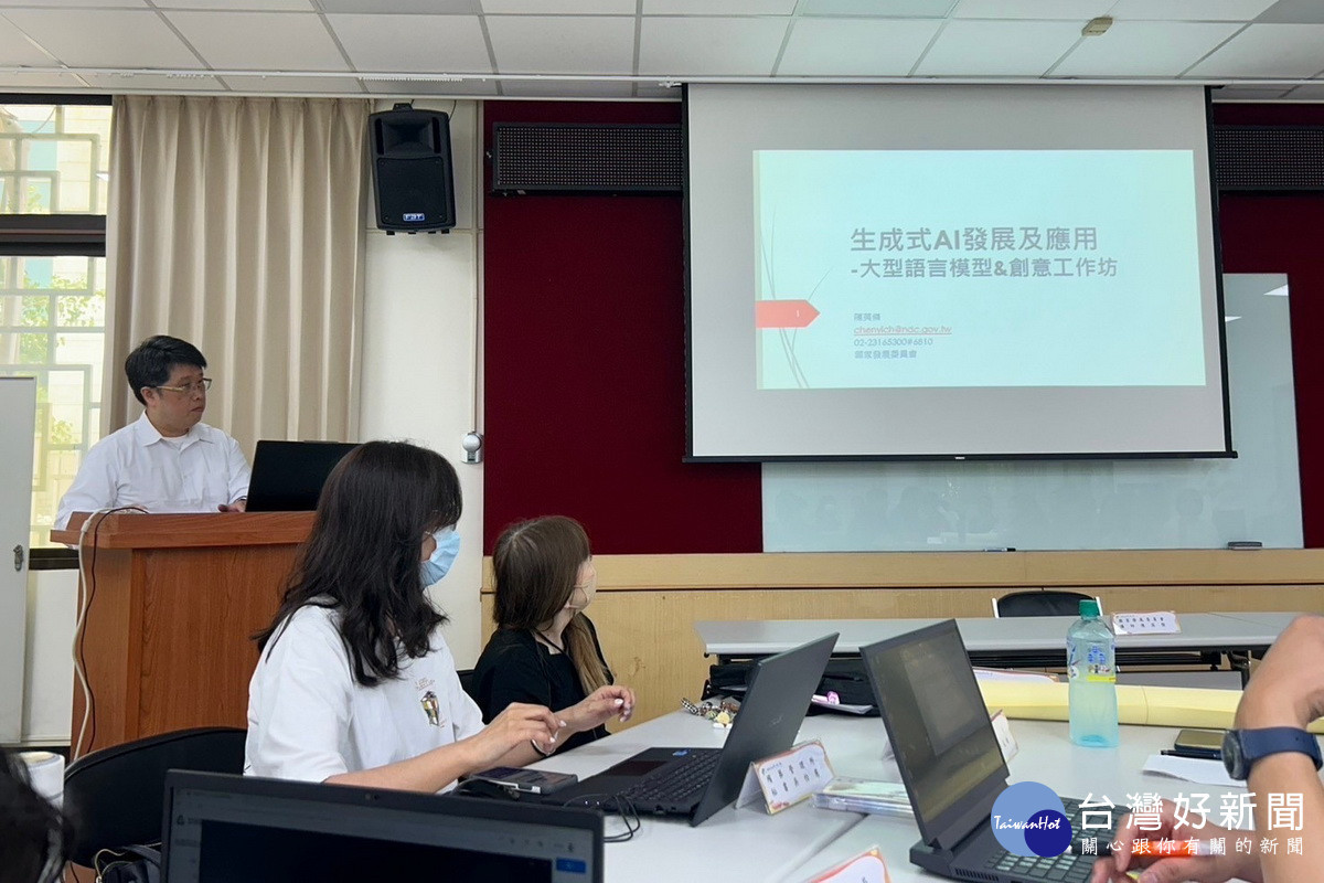 桃市府民政局開設3小吐AI課程,逾400人報名參訓。