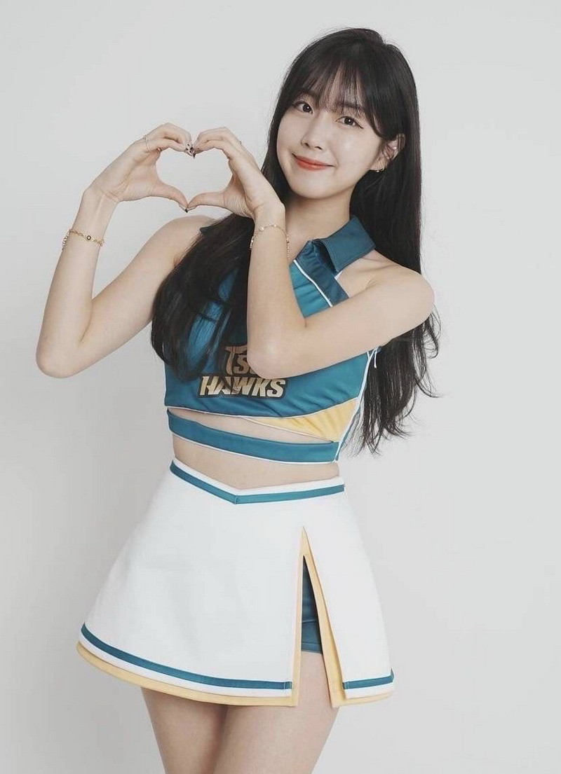 ▲台鋼雄鷹啦啦隊女神安芝儇宣布搬到高雄定居，將首度在台灣度過端午節並擔任今年高雄愛河端午國際龍舟嘉年華活動推廣人。