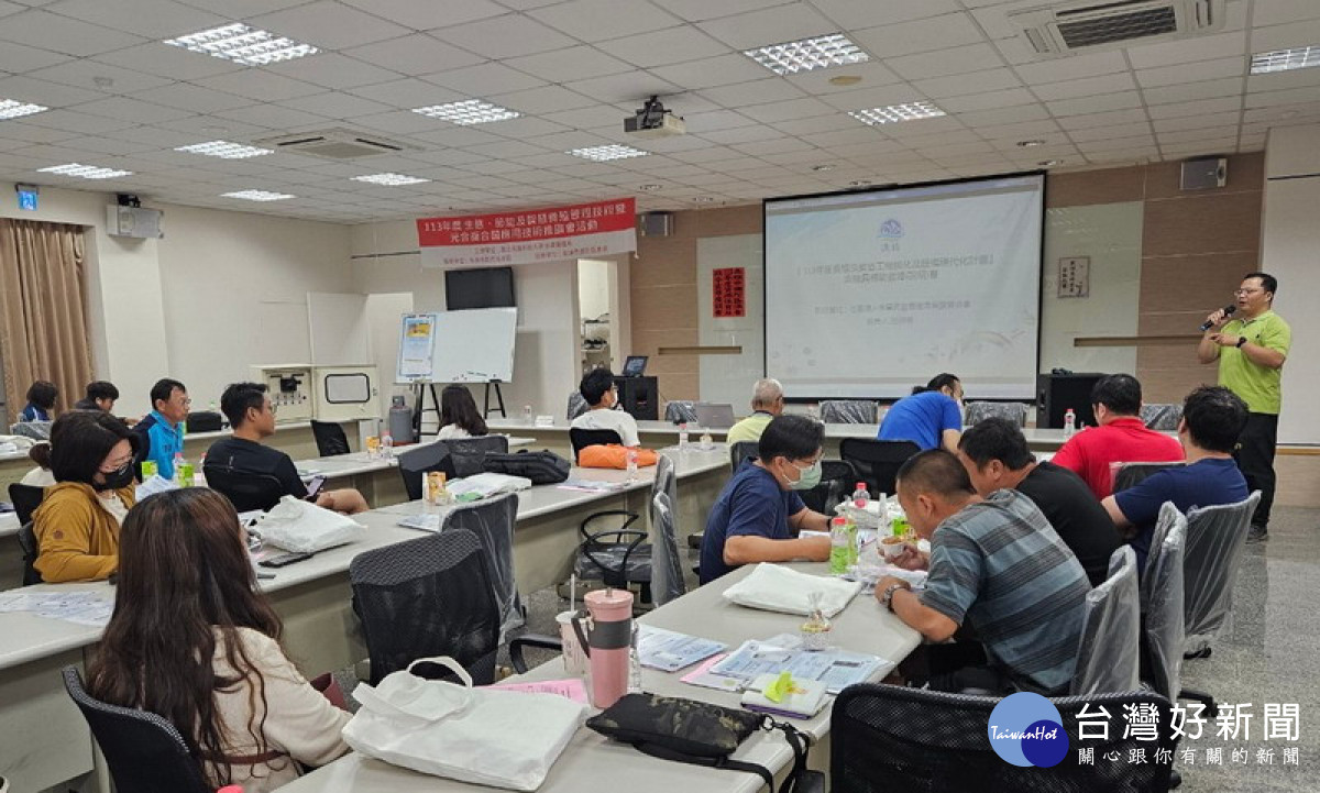 ▲中華民國養殖漁業發展協會解說智慧省工設備補助。