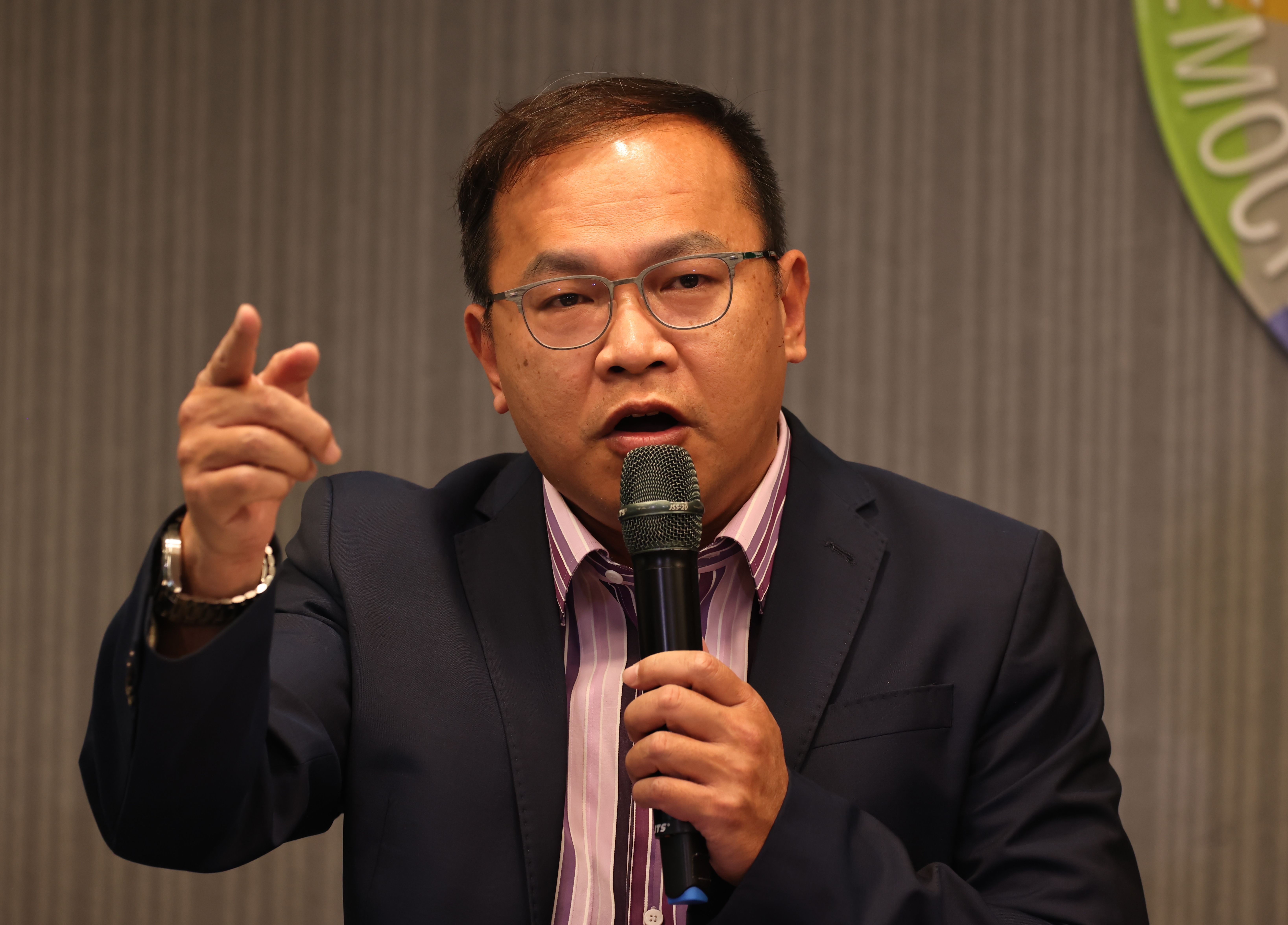 民進黨政策會執行長王義川近日陷「手機監控」風波。資料照片/林啟弘攝