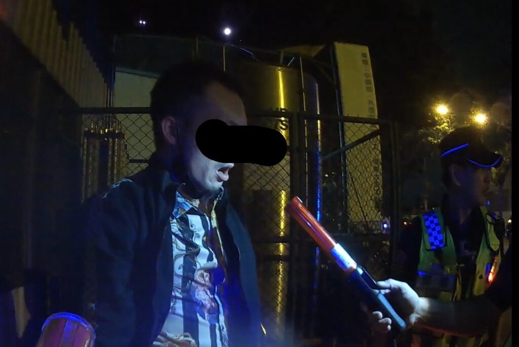 ▲圖說:中市交警大隊執行取締酒駕路檢時,當場查獲騎乘贓車的逃逸外籍移工 (圖/台中市政府提供)