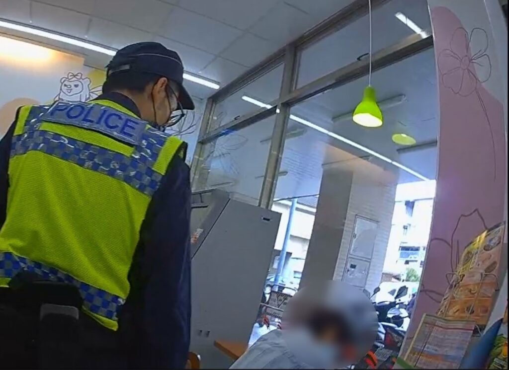 ▲圖說:婦人感嘆屢遇愛情陷阱,員警毒舌點醒「他身邊都是漂亮的外國女生,為什麼要找你?」 (圖/台中市政府提供)