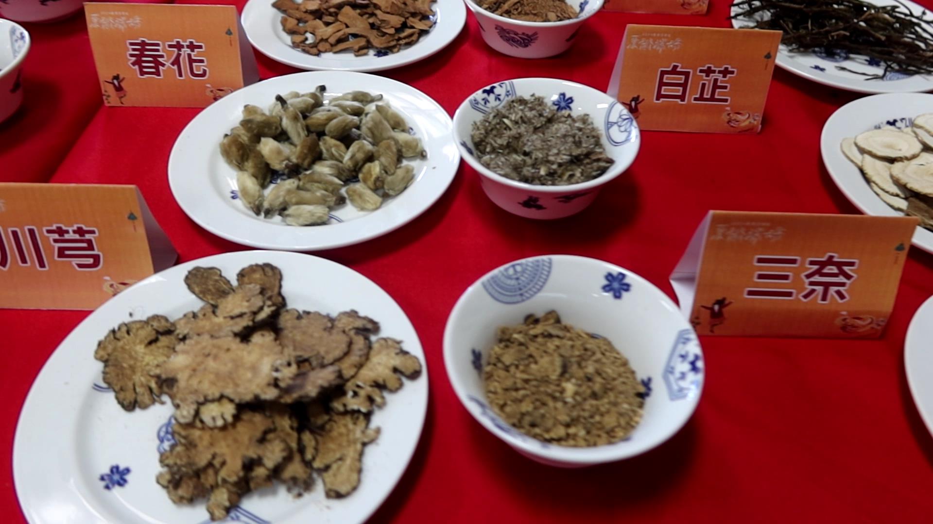▲端午節即將到來，鹿港鎮公所啟動2024鹿港四季紅-夏鬧端陽系列活動，鹿港鎮長許志宏歡迎各地的遊客前來感受鹿港端午節的熱鬧氛圍。（記者張溎壕攝）
