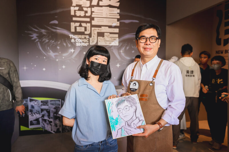 漫畫迷注意！陳其邁化身一日店長  在駁二「你家轉角開一間漫畫店」！