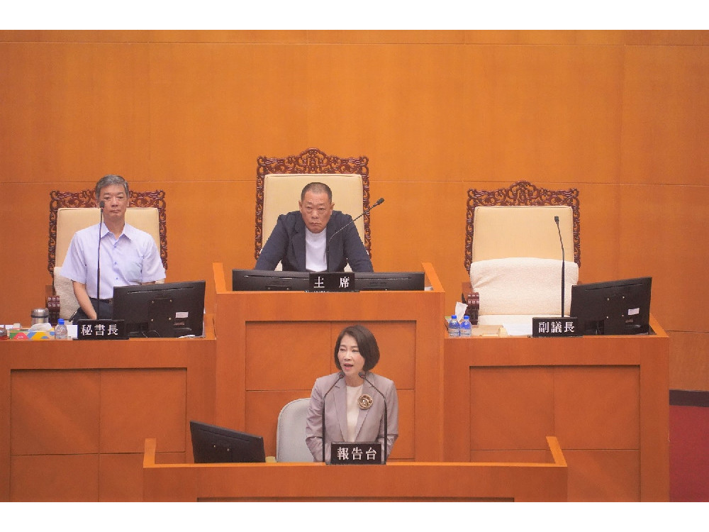 縣長周春米「校園裁併校」議會專案報告  說明相關配套措施 強調以孩子教育為重要考量