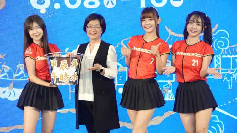 ▲鹿港慶端陽國際龍舟錦標賽，中華職棒高人氣的「味全龍啦啦隊」將組隊共襄盛舉，體驗「扒龍船」的樂趣，歡迎全國民眾到場觀賽，體驗精彩刺激的夜間龍舟賽。 （記者林明佑攝）