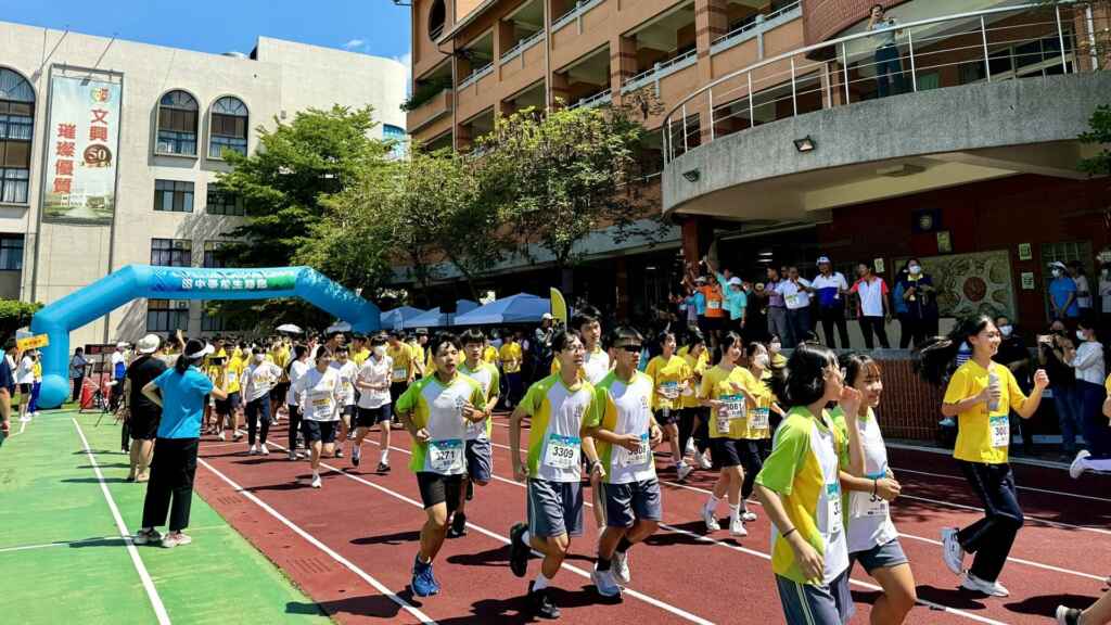 ▲田中馬熱身賽起跑畫面。(記者林明佑翻攝)