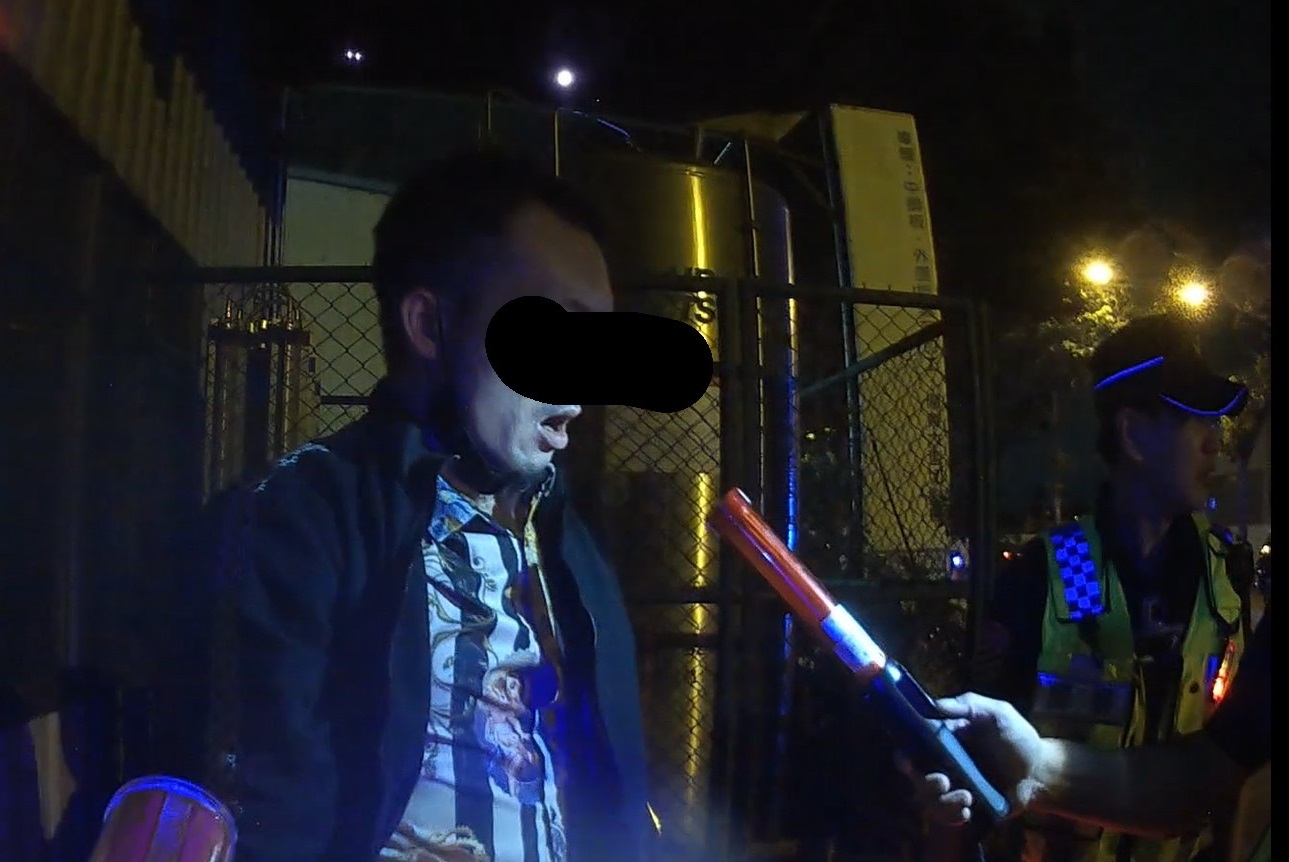 ▲圖說：中市交警大隊執行取締酒駕路檢時，當場查獲騎乘贓車的逃逸外籍移工 （圖／台中市政府提供）