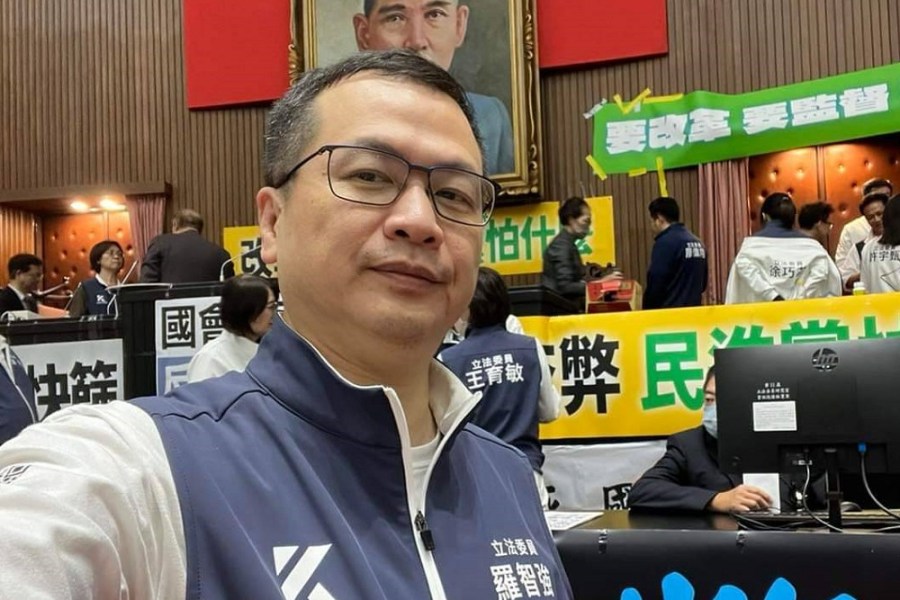 邱議瑩稱要去驗傷 羅智強諷:了不起的民進黨 246 邱議瑩稱要去驗傷 羅智強諷:了不起的民進黨 245