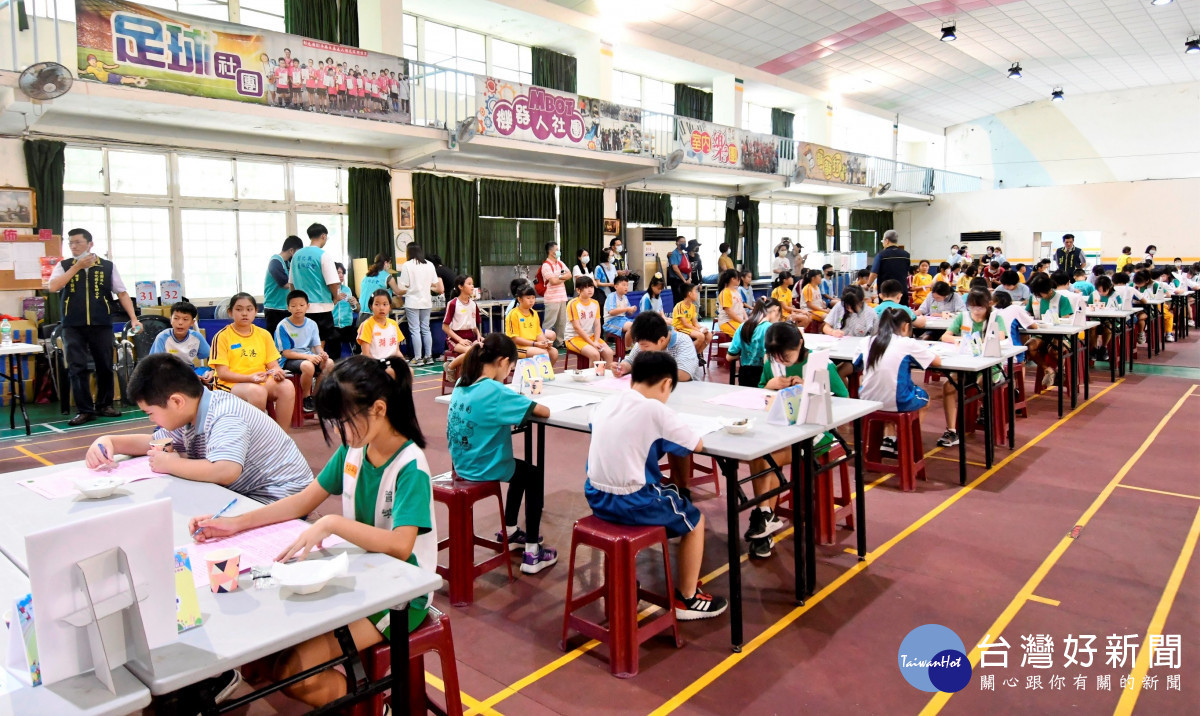 全國國小學童潔牙觀摩彰化地區預賽筆試測驗現場。圖/記者鄧富珍攝