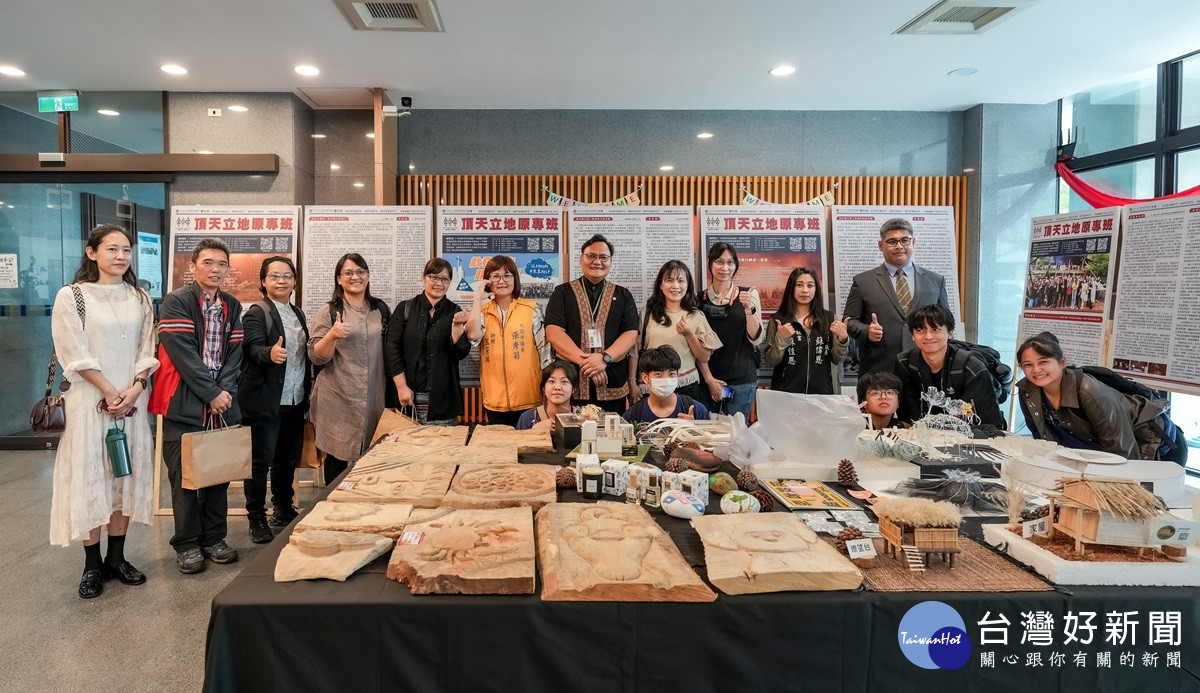 中原大學原專班整合特色實務型課程,展出近40件學生多元創作成果。